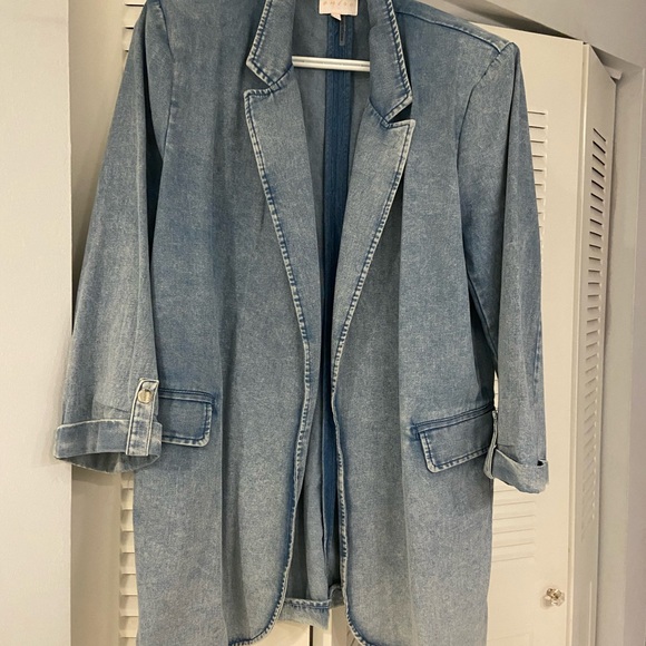 Entro large denim jacket Designed by Karl Lagerfeld - Picture 5 of 11